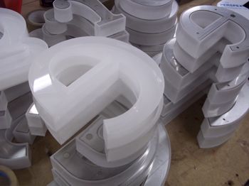 The acrylic letters in preparation
