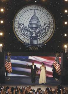 16 foot diameter Presidential Inaugural Seal for the Neighborhood Ball with the president and wife standing in front.