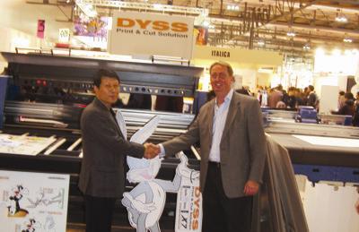 Hank Park, president, DYSS and Andrew Wilson, managing director, B&P Graphic Supplies Ltd at Viscom Milan.