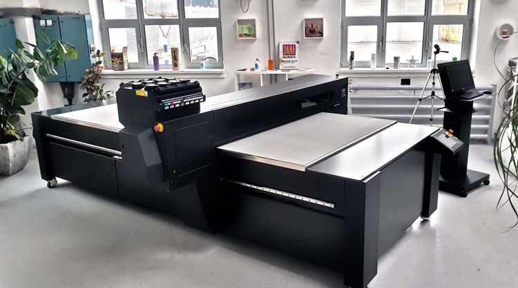 Azon Matrix R industrial UV-LED flatbed inkjet printer