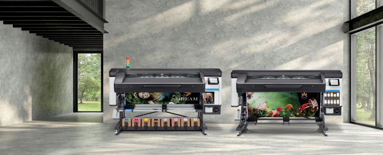 HP Latex printers in a showroom
